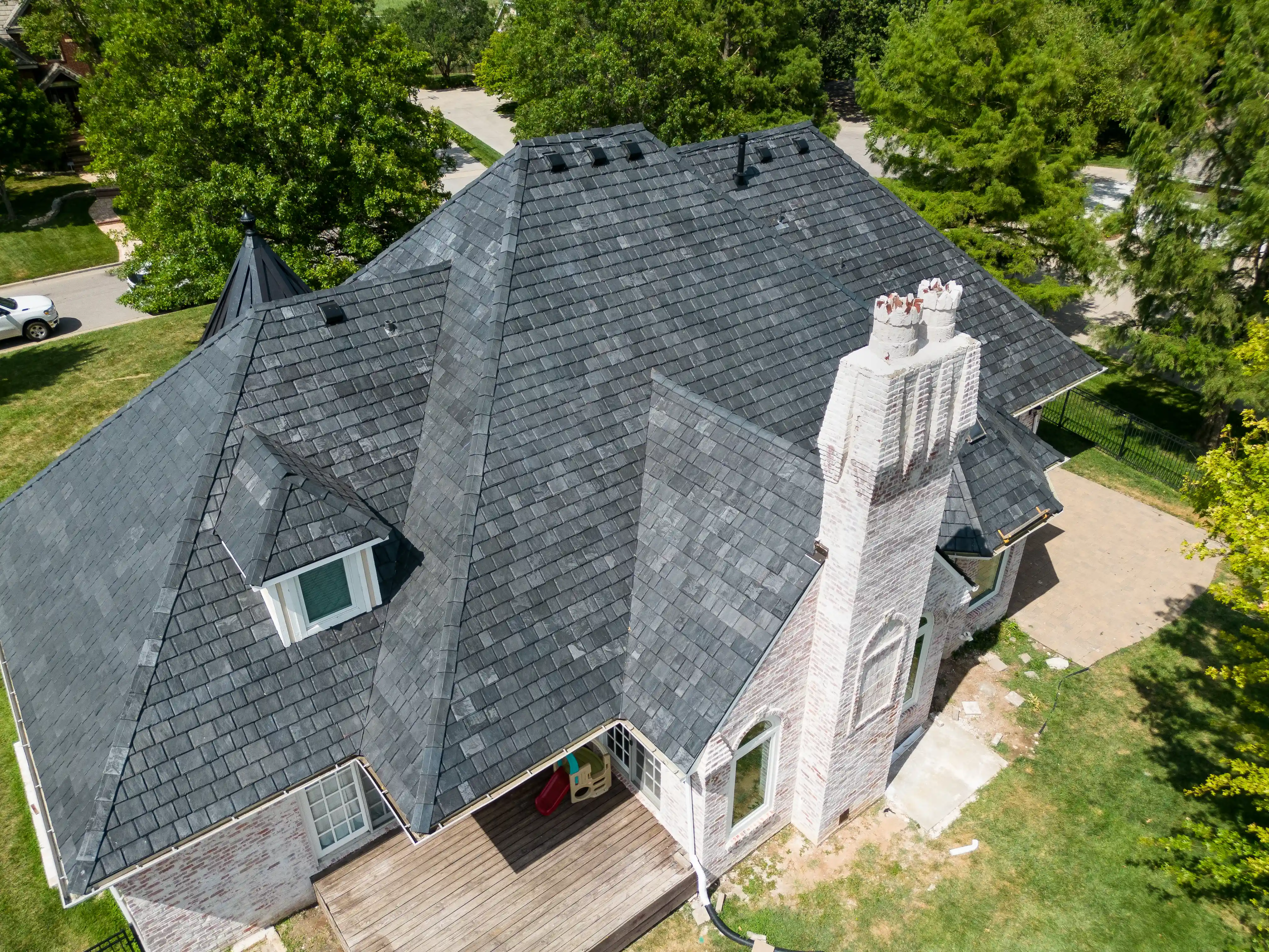 Slate tile roof installation